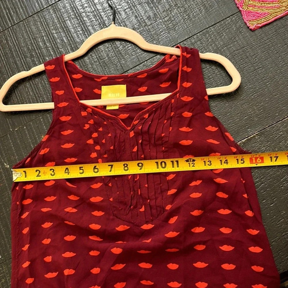 Anthropologie Maeve Burgundy Sleeveless Lips Print Sweetheart Blouse Top Size 0 - Picture 7 of 9